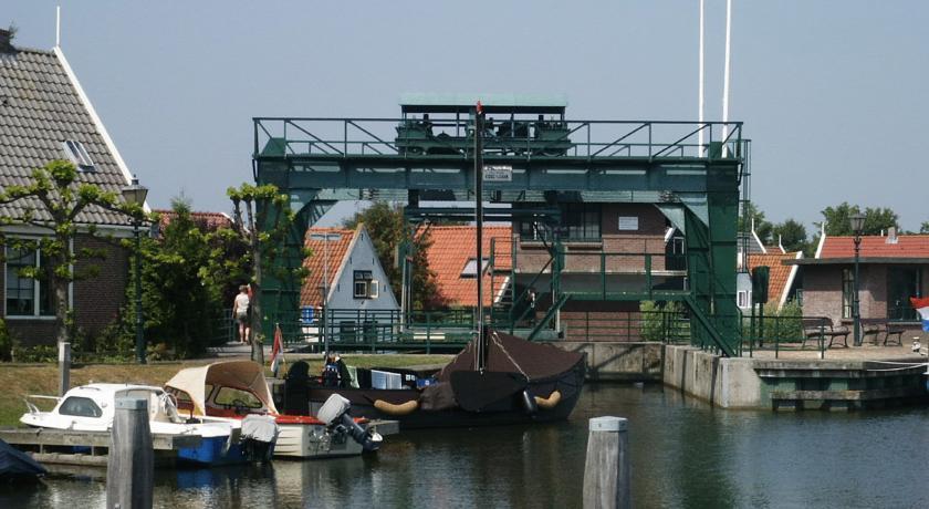 De Halve Maan Hotel Bovenkarspel Exterior foto